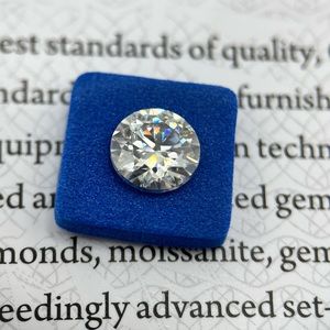 New 2ct (8mm) Certified VVS D Color Moissanite Diamond